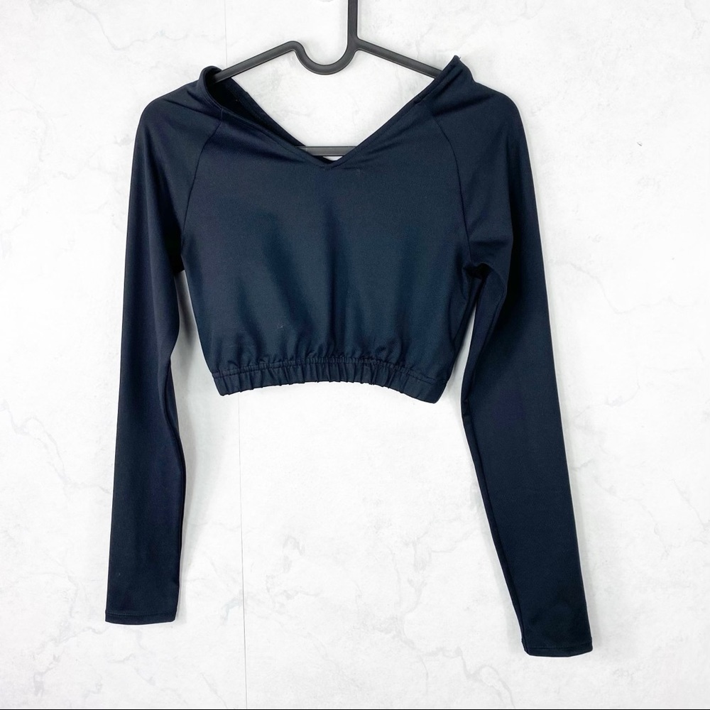 [GTM] Black V-Neck Crop Top